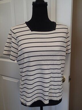 Croft and Barrow Cream and Black Ladies Top Size Medium